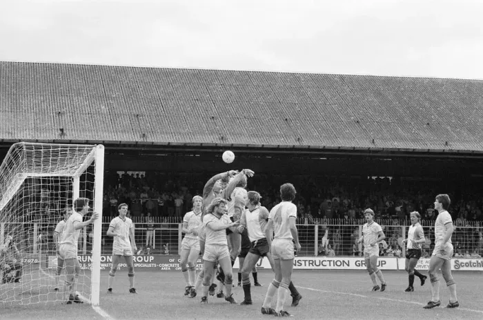 Framed Print : Reading 3-2 Bristol Rovers, league match at Elm Park, Monday 26th August 1985 Framed Print : Reading 3-2 Bristol Rovers, league match at Elm Park, Monday 26th August 1985