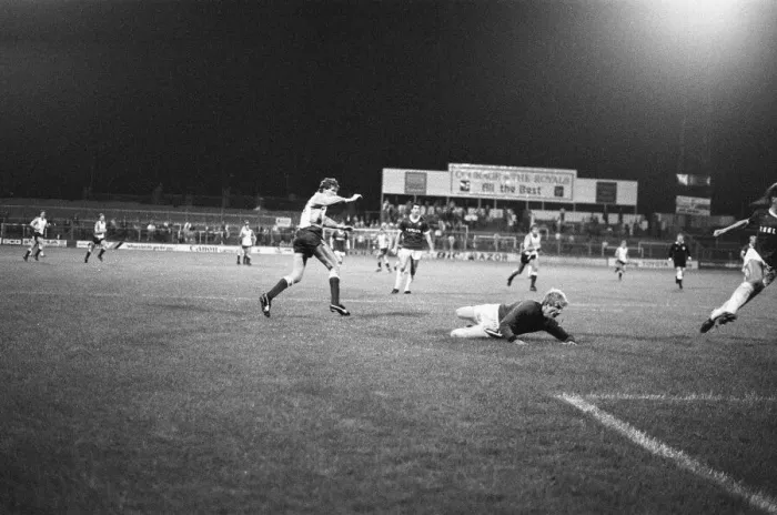 Framed Print : Reading 4-2 Chesterfield, Division Three match at Elm Park, Wednesday 2nd October 1985 Framed Print : Reading 4-2 Chesterfield, Division Three match at Elm Park, Wednesday 2nd October 1985