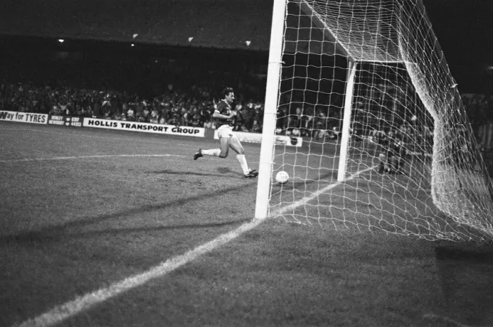 Framed Print : Reading 4-2 Chesterfield, Division Three match at Elm Park, Wednesday 2nd October 1985 Framed Print : Reading 4-2 Chesterfield, Division Three match at Elm Park, Wednesday 2nd October 1985