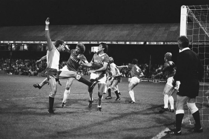 Framed Print : Reading 4-2 Chesterfield, Division Three match at Elm Park, Wednesday 2nd October 1985 Framed Print : Reading 4-2 Chesterfield, Division Three match at Elm Park, Wednesday 2nd October 1985