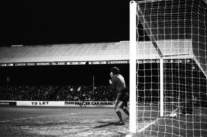 Framed Print : Reading 5-0 Tranmere Rovers, League Division Four match at Elm Park Framed Print : Reading 5-0 Tranmere Rovers, League Division Four match at Elm Park