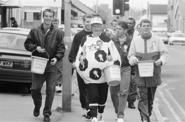 Framed Print : Reading Football Club Players Charity Walk, Nationwide Football Against MS, Oxford Road