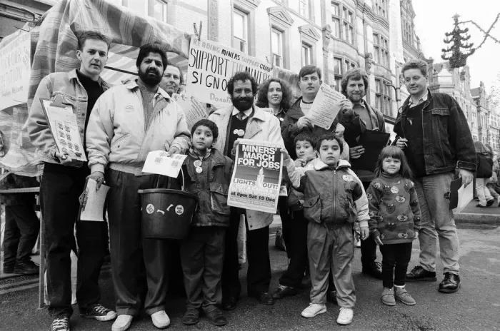 Framed Print : Reading Miners Support Group. Broad Street, Reading. 28th November 1992 Framed Print : Reading Miners Support Group. Broad Street, Reading. 28th November 1992