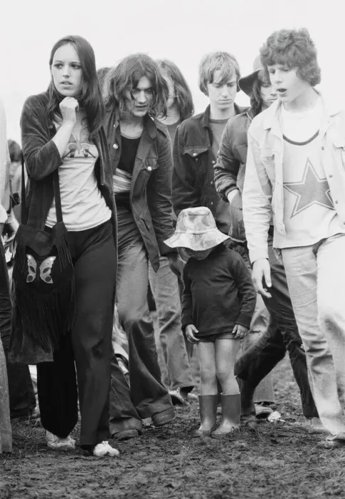 Framed Print : Reading Pop Festival. Young festival goers with small child wearing her wellington