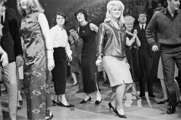 Framed Print : Ready Steady Go - Teenage TV pop music and dancing show on ATV TV from 1963-1966