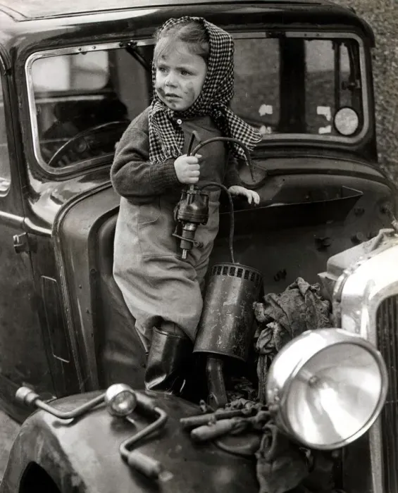 Framed Print : Be Ready Next Tuesday, Sir!'- Car maintenance in Shenfield, Essex. March 1948 Framed Print : Be Ready Next Tuesday, Sir!'- Car maintenance in Shenfield, Essex. March 1948
