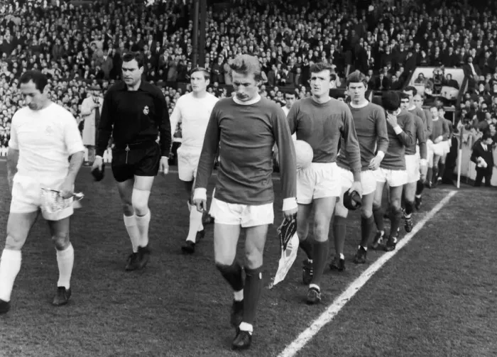 Framed Print : Real Madrid and Manchester United take to the field for the first leg of the European Cup Framed Print : Real Madrid and Manchester United take to the field for the first leg of the European Cup