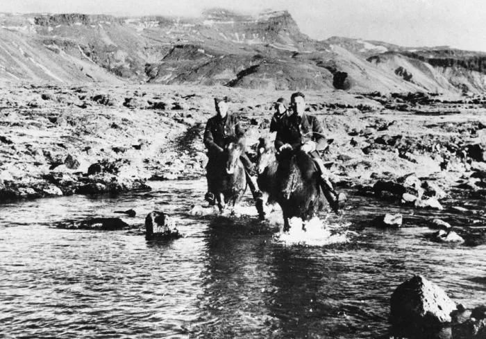 Framed Print : Reconnaissance team in Iceland. 14th May 1942