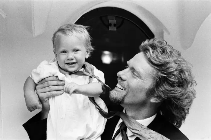 Framed Print : Record-breaking ocean racer Richard Branson powers his 1 Framed Print : Record-breaking ocean racer Richard Branson powers his 1