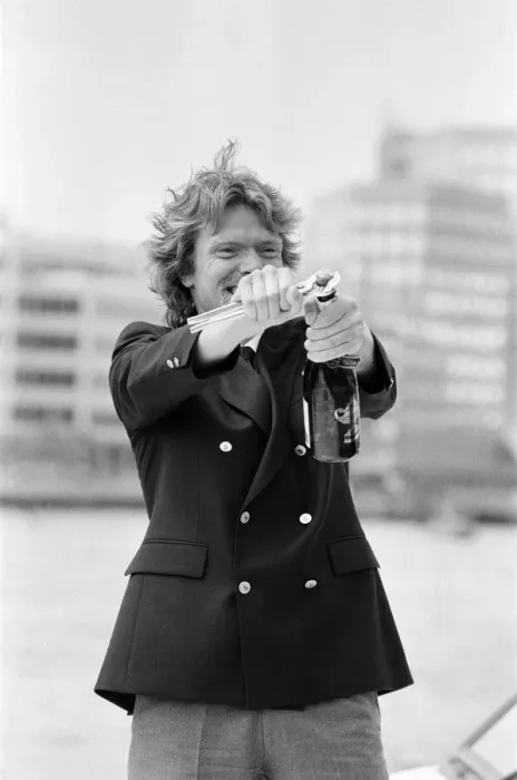 Framed Print : Record-breaking ocean racer Richard Branson powers his 1 Framed Print : Record-breaking ocean racer Richard Branson powers his 1