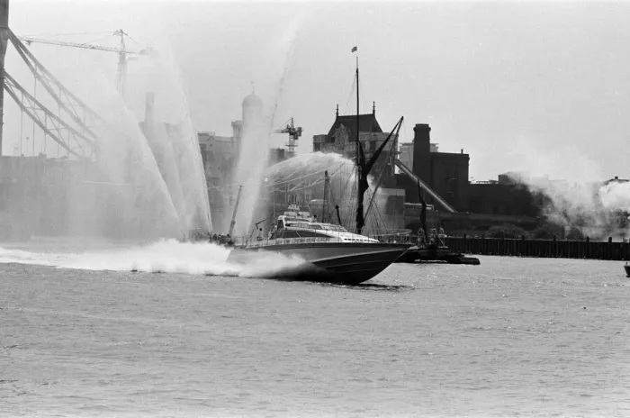 Framed Print : Record-breaking ocean racer Richard Branson powers his Framed Print : Record-breaking ocean racer Richard Branson powers his