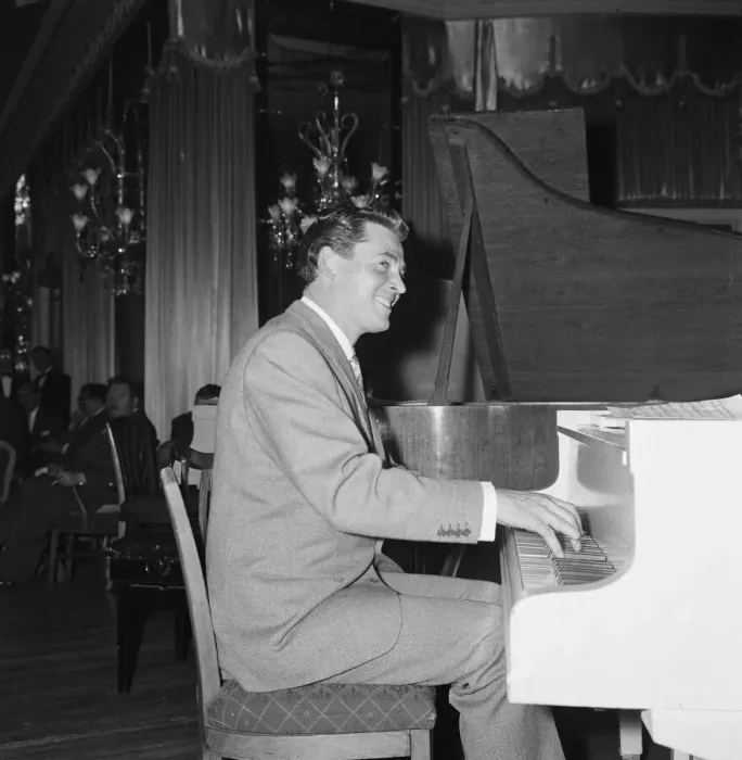 Framed Print : Recording Stars at Variety Clubs Golden Disc Luncheon Framed Print : Recording Stars at Variety Clubs Golden Disc Luncheon