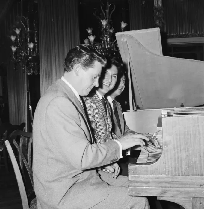 Framed Print : Recording Stars at Variety Clubs Golden Disc Luncheon