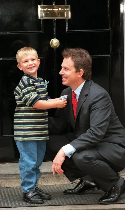 Framed Print : Recovered cancer patient Alexander Taylor (4 ) from Staffordshire presents Prime Minister Framed Print : Recovered cancer patient Alexander Taylor (4 ) from Staffordshire presents Prime Minister