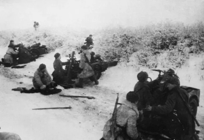 Framed Print : Red Army mortars in Ukraine during Second World War. 23rd February 1944 Framed Print : Red Army mortars in Ukraine during Second World War. 23rd February 1944