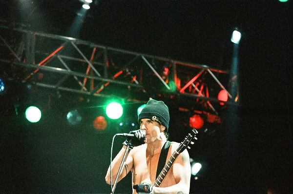 Red Hot Chili Peppers headline Reading Festival. Anthony Kiedis. 29th August 1994