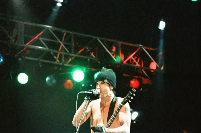 Framed Print : Red Hot Chili Peppers headline Reading Festival. Anthony Kiedis. 29th August 1994