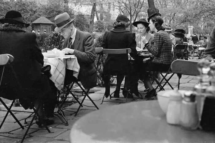 Framed Print : The Refreshments Cafe in Victoria Gardens Charing Cross Circa 1939