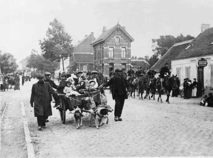 Framed Print : Refugees with Belgian soldiers seen here evacuating Antwerp following the Belgian Framed Print : Refugees with Belgian soldiers seen here evacuating Antwerp following the Belgian
