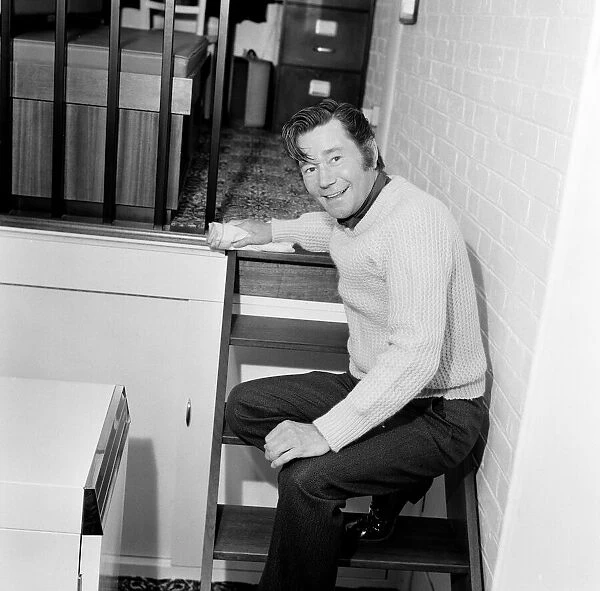 Reg Varney, actor, pictured at home, 20th August 1971. Reg is a DIY enthusiast