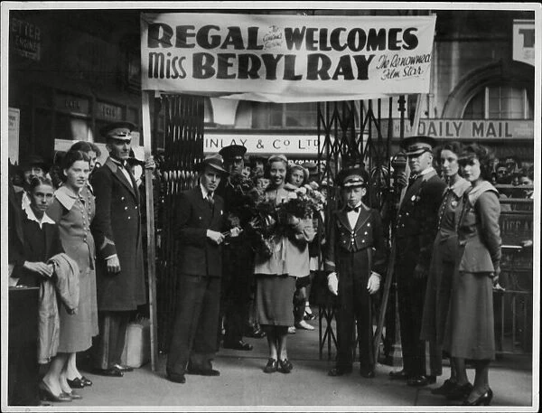 The Regal welcomes Miss Beryl Ray renown film star to Hull