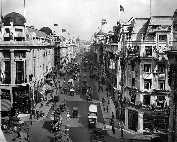 Regent Street prepares for the King and Queen. A view of Regent Street gaily decorated