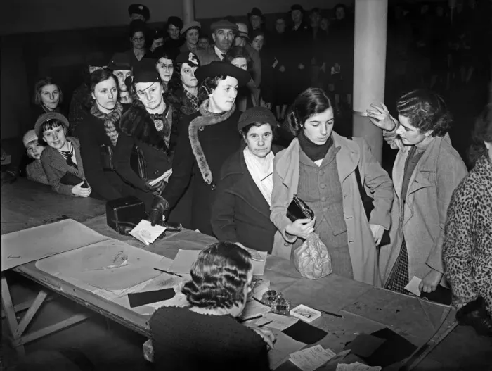 Framed Print : Registering for food ration cards at Birmingham Town Hall. 21st November 1939 Framed Print : Registering for food ration cards at Birmingham Town Hall. 21st November 1939