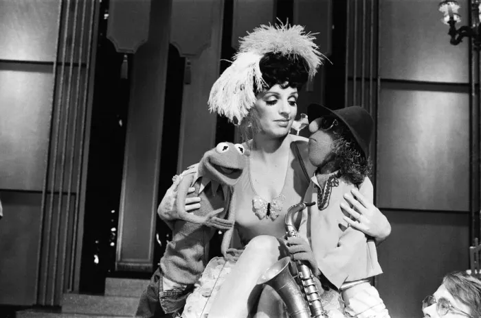 Framed Print : Rehearsing today at the ATV Studios in Elstree was Liza Minnelli with The Muppets - her Framed Print : Rehearsing today at the ATV Studios in Elstree was Liza Minnelli with The Muppets - her