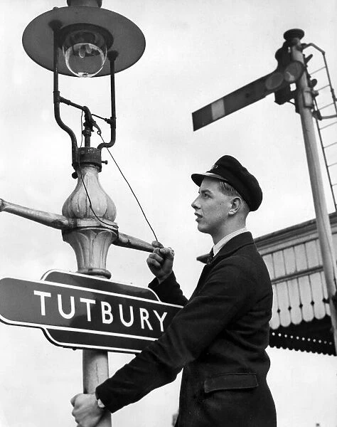 Relief porter Peter Kelly at work at Tutbury Station, October 1957