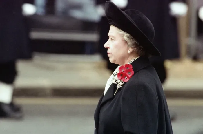 Framed Print : Remembrance Day parade at Whitehall, London. Queen Elizabeth II. 11th November 1991 Framed Print : Remembrance Day parade at Whitehall, London. Queen Elizabeth II. 11th November 1991