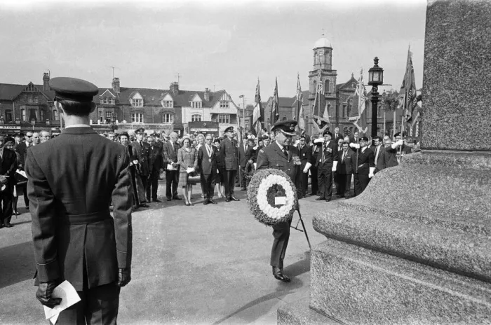 Framed Print : Remembrance Day service at The Cenotaph, Middlesbrough. November 1971 Framed Print : Remembrance Day service at The Cenotaph, Middlesbrough. November 1971