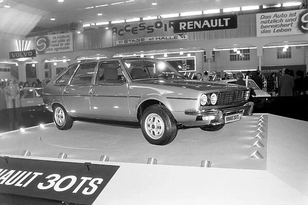 Renault 30TS at the Geneva Motor Show. March 1975 75-01419-010