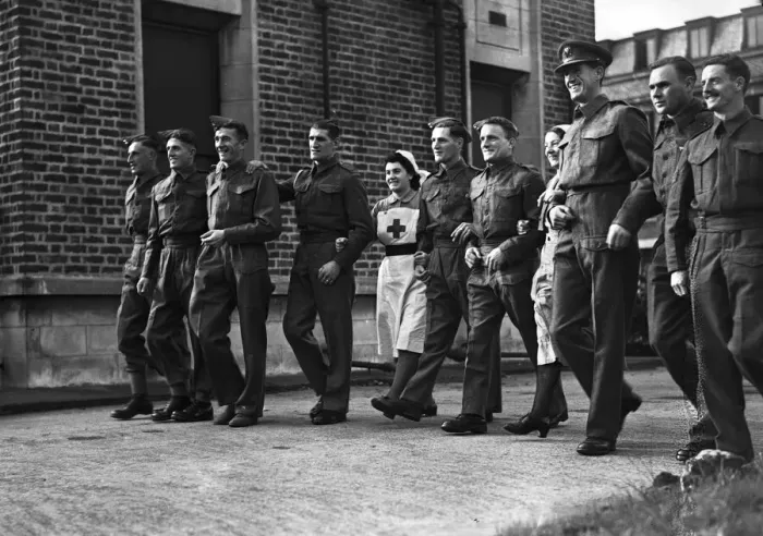 Framed Print : Repatriated wounded soldiers seen shortly after returning to the UK. Circa October 1943 Framed Print : Repatriated wounded soldiers seen shortly after returning to the UK. Circa October 1943