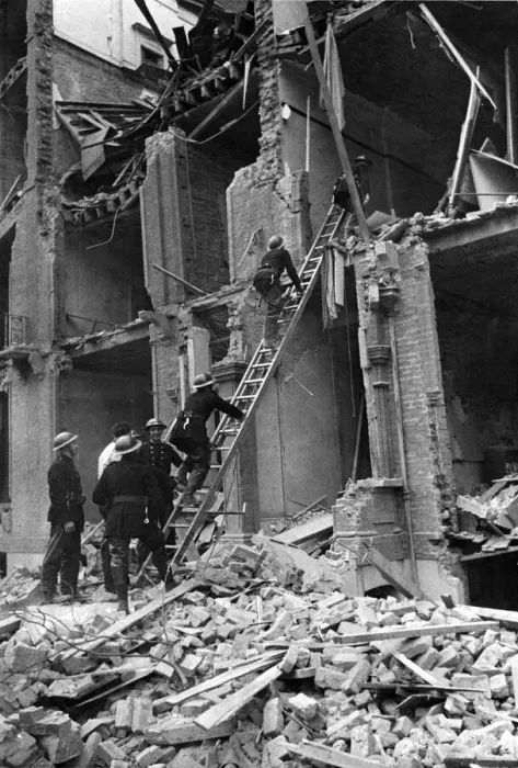 Framed Print : A rescue by the National Fire Service when a flying bomb crashed on flats at Nevern