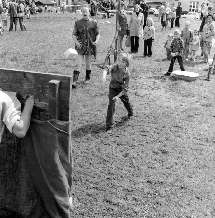 Framed Print : The residents of the West End of Newcastle playing old English games at the Denton Burn