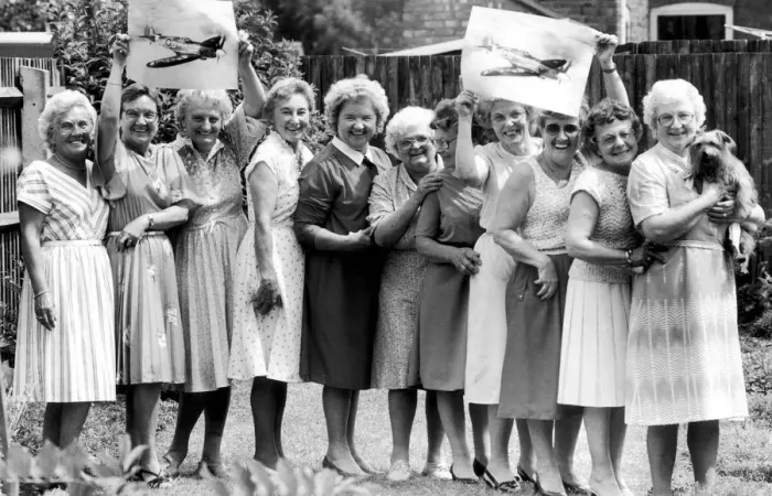 Framed Print : reunion for Spitfire workers who assembled the wings of the iconic British fighter planes
