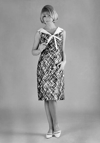 Reveille Fahions 1965: Marilyn Rickads. June 1965 P007749