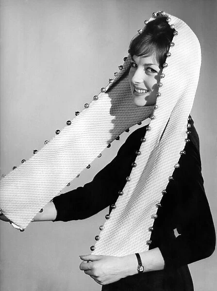 Reveille fashion. Diana Lovell. February 1960 P008987