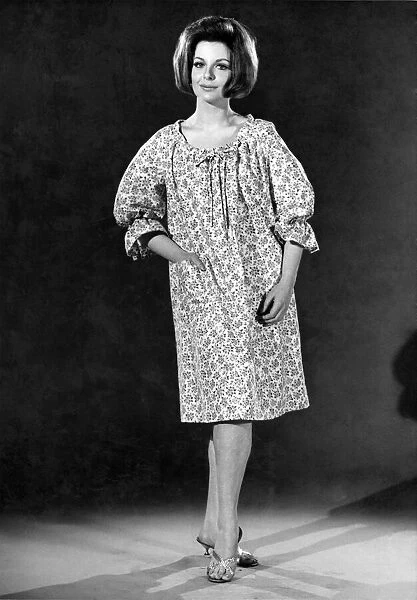 Reveille Fashion: Lesley Adams. October 1965 P006726