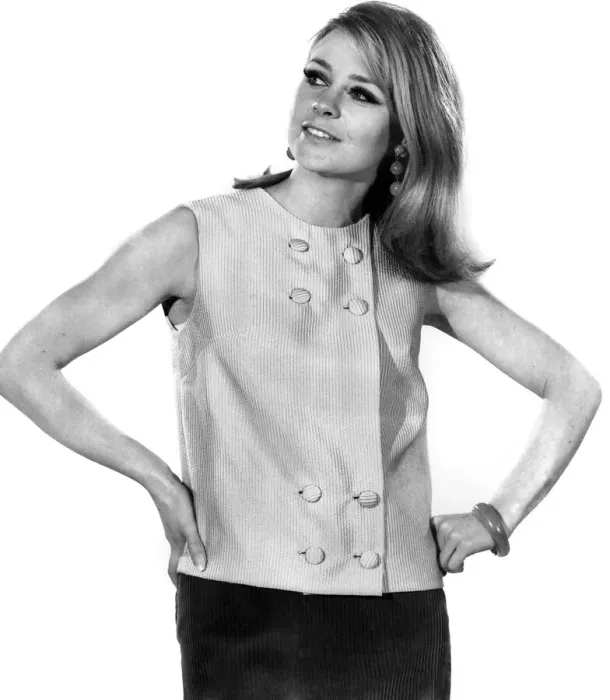 Framed Print : Reveille Fashion. Marilyn Richard. April 1967 P006302 Framed Print : Reveille Fashion. Marilyn Richard. April 1967 P006302