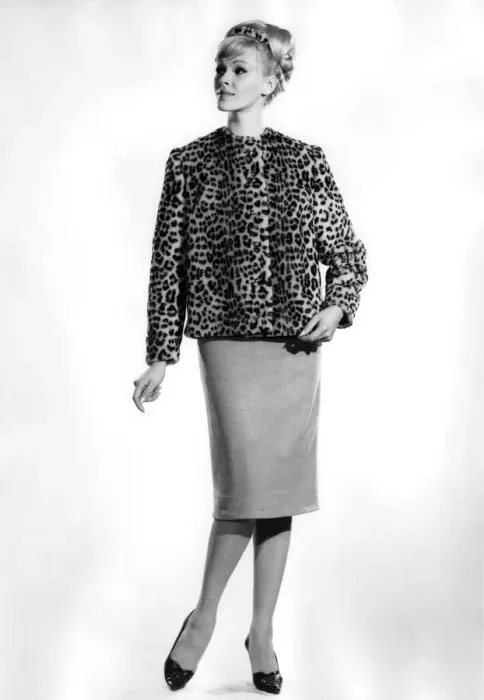 Framed Print : Reveille Fashions 1962. Jo Waring. October 1962 P007787 Framed Print : Reveille Fashions 1962. Jo Waring. October 1962 P007787