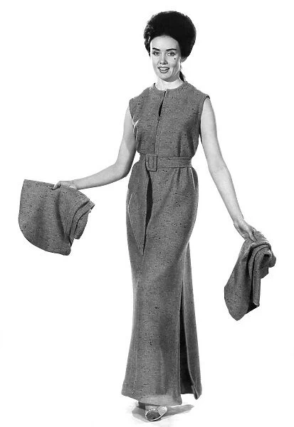 Reveille Fashions 1963. Barbara Turned. January 1963 P007630