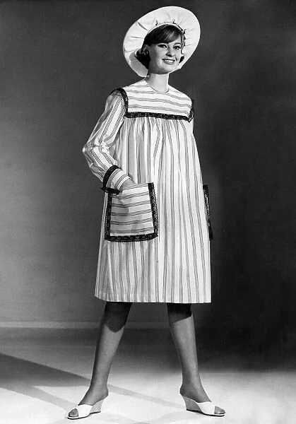 Reveille Fashions 1963: Dawn Chapman. February 1963 P007628