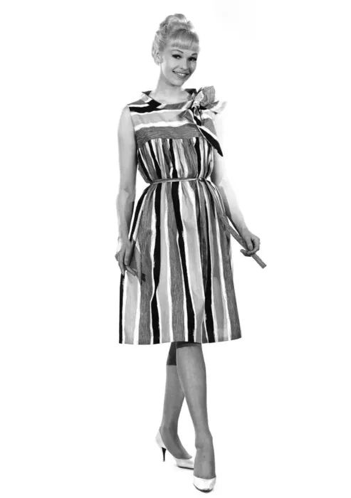 Framed Print : Reveille Fashions 1963: Jo Waring. August 1963 P007686 Framed Print : Reveille Fashions 1963: Jo Waring. August 1963 P007686