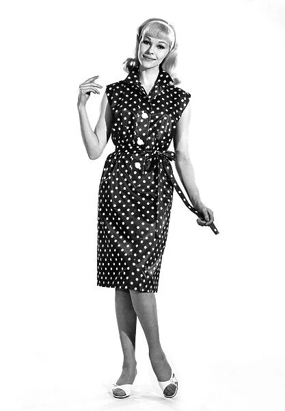 Reveille Fashions 1963. June 1963 P007639