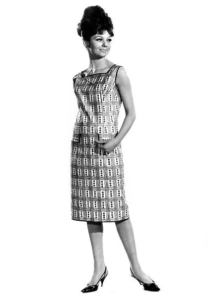 Reveille Fashions 1963: Meriel Waston. April 1963 P007645