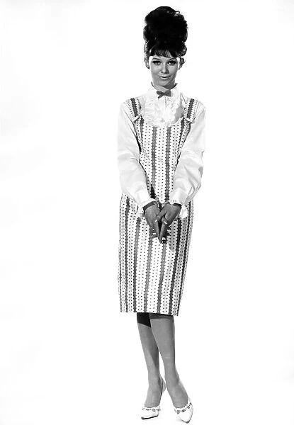Reveille Fashions 1963: Muriel Weston. April 1963 P007640