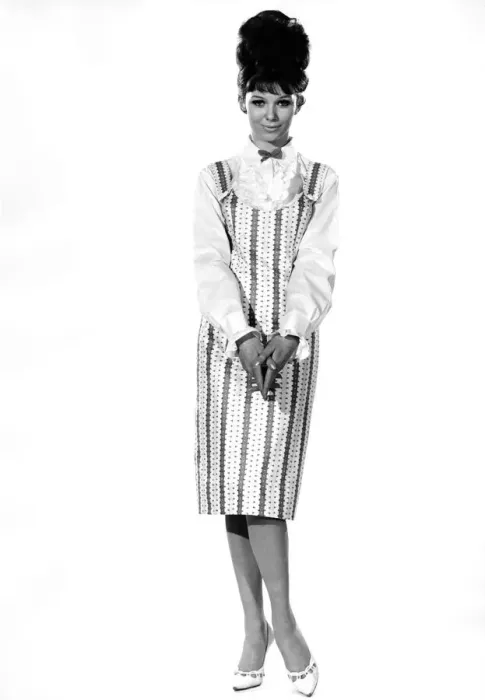 Framed Print : Reveille Fashions 1963: Muriel Weston. April 1963 P007640