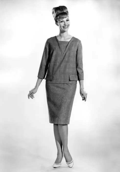 Framed Print : Reveille Fashions 1964: Jo Waring. November 1964 P006838 Framed Print : Reveille Fashions 1964: Jo Waring. November 1964 P006838