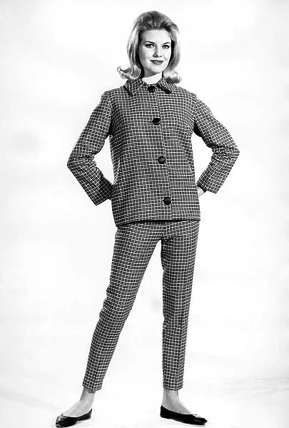 Reveille Fashions 1964: Maureen Walker. January 1964 P007804